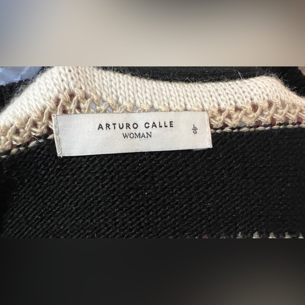Elegant Black and Cream Striped V-Neck Sweater - Picture 5 of 7